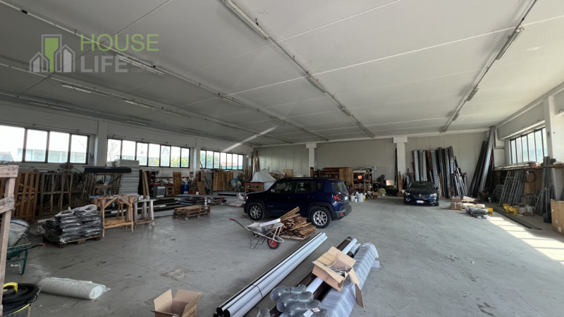 VERONA-MINERBE: Z.I. Capannone artigianale - industriale di 3.830 mq, suddivisa in un piano terra...