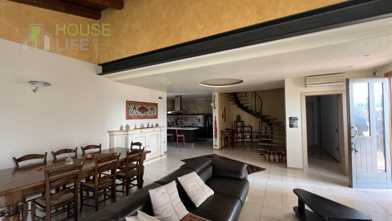 VERONA-MINERBE: Z.I. Capannone artigianale - industriale di 3.830 mq, suddivisa in un piano terra...