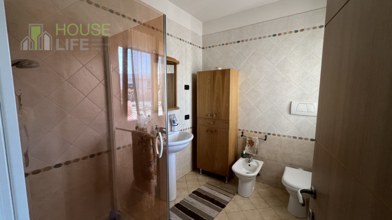 VERONA-MINERBE: Z.I. Capannone artigianale - industriale di 3.830 mq, suddivisa in un piano terra...