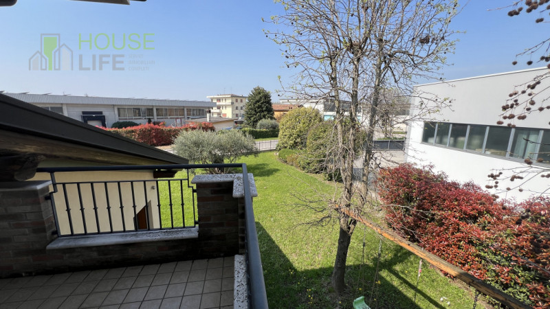 VERONA-MINERBE: Z.I. Capannone artigianale - industriale di 3.830 mq, suddivisa in un piano terra...