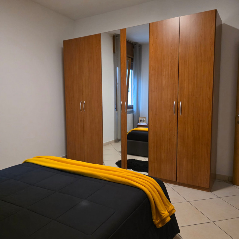 disponibile in centro Lonigo, al piano rialzato, appartamento completamente ristrutturato compost...