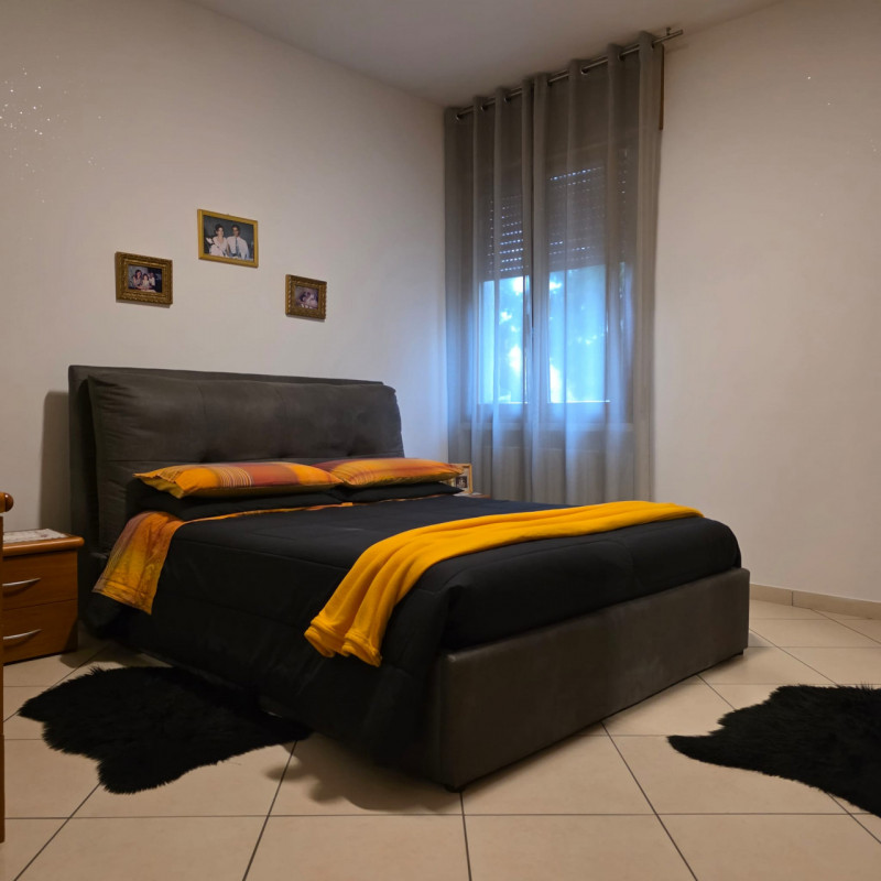 disponibile in centro Lonigo, al piano rialzato, appartamento completamente ristrutturato compost...