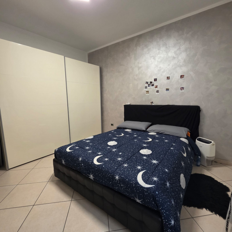 disponibile in centro Lonigo, al piano rialzato, appartamento completamente ristrutturato compost...