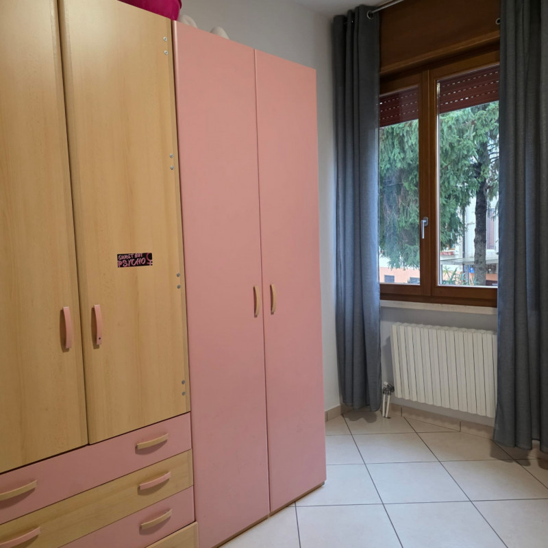 disponibile in centro Lonigo, al piano rialzato, appartamento completamente ristrutturato compost...