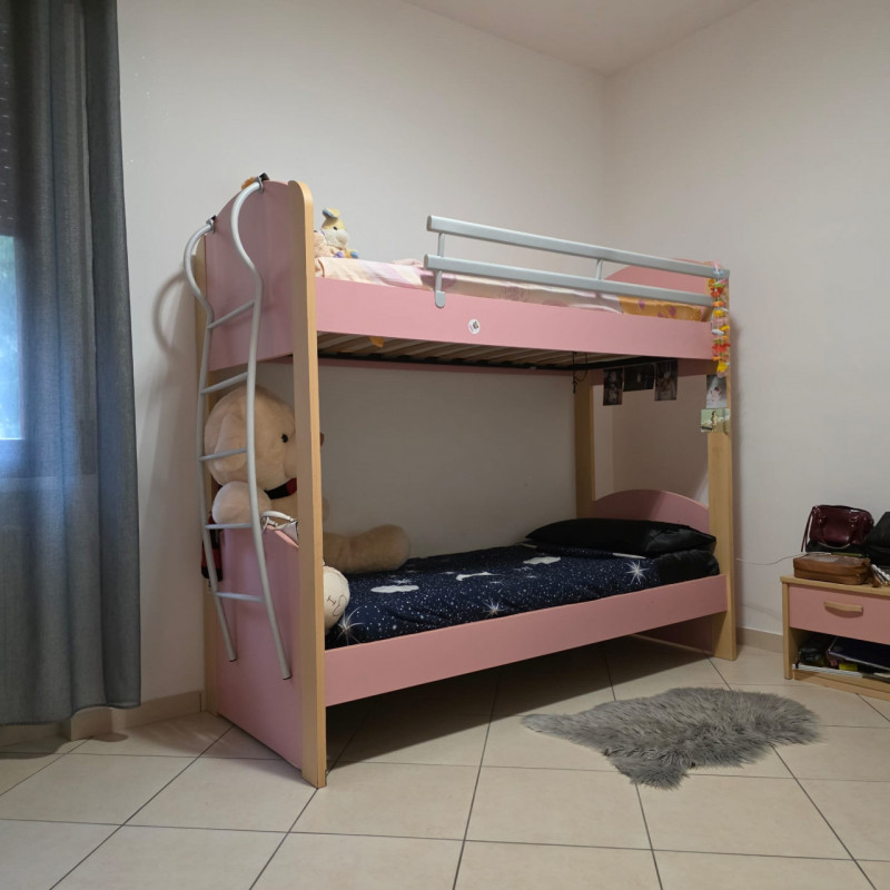 disponibile in centro Lonigo, al piano rialzato, appartamento completamente ristrutturato compost...