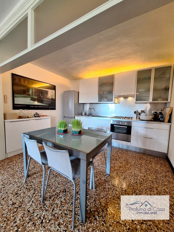 CENTRO STORICO - In ottima posizione comoda a tutti i principali servizi proponiamo elegante appa...