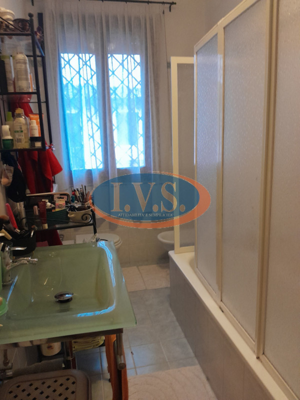 CASTEGNERO (VI): Situata in un quartiere residenziale tranquillo, proponiamo PORZIONE DI QUADRIFA...