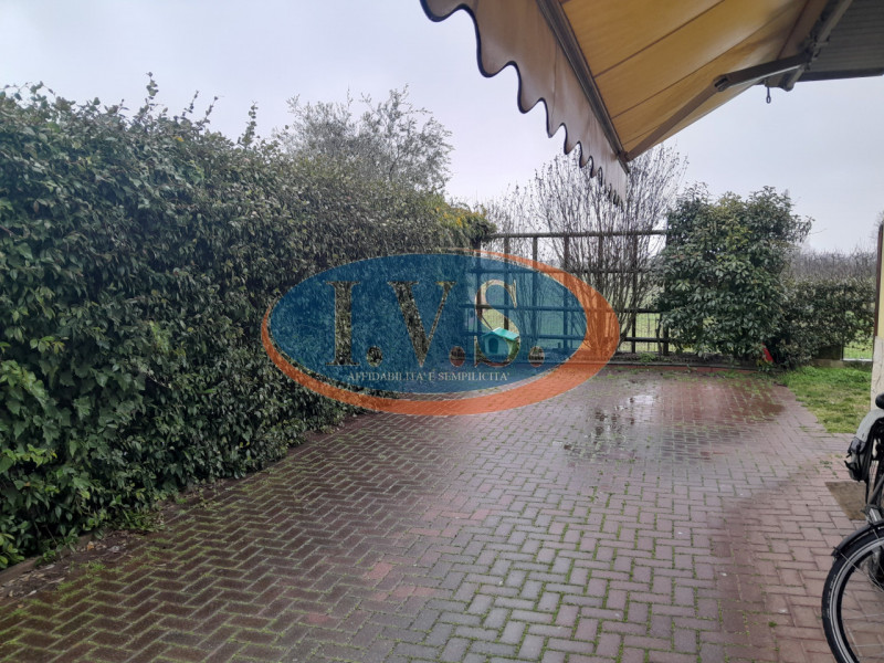 CASTEGNERO (VI): Situata in un quartiere residenziale tranquillo, proponiamo PORZIONE DI QUADRIFA...