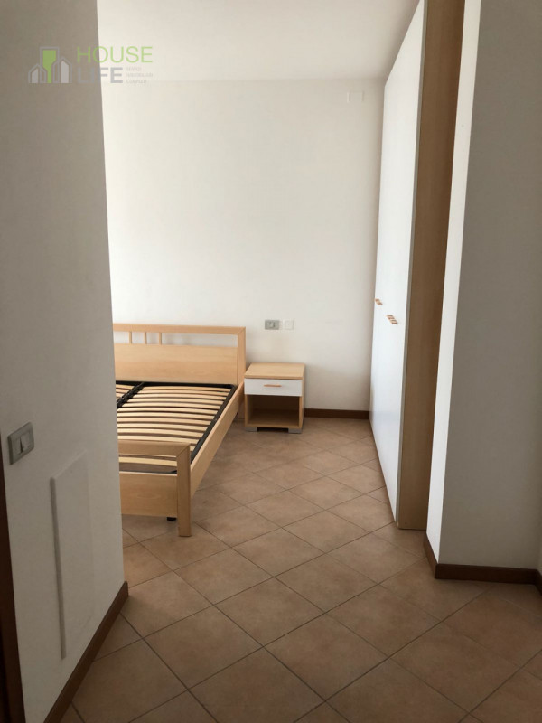 VILLAVERLA CENTRO: APPARTAMENTO BILOCALE TUTTO ARREDATO  situato al terzo piano con ascensore, te...