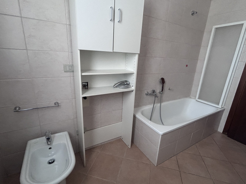 VILLAVERLA CENTRO: APPARTAMENTO BILOCALE TUTTO ARREDATO  situato al terzo piano con ascensore, te...