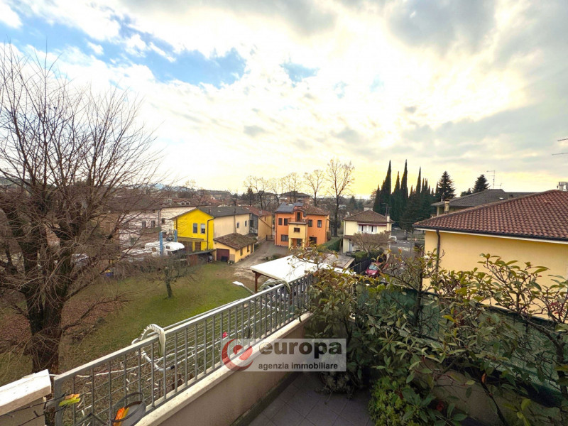 **VICENZA – Semicentro, laterale di Viale Trento**

A pochi minuti dal centro di Vicenza in posiz...