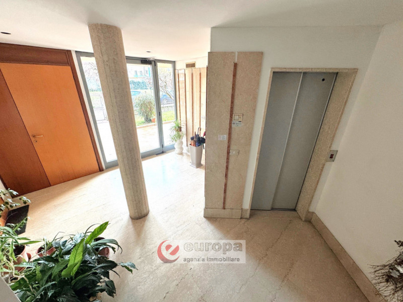 **VICENZA – Semicentro, laterale di Viale Trento**

A pochi minuti dal centro di Vicenza in posiz...