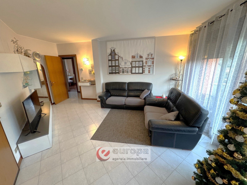 **VICENZA – Semicentro, laterale di Viale Trento**

A pochi minuti dal centro di Vicenza in posiz...