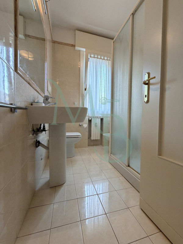 PADOVA - ARCELLA: Immobiliare MB propone in esclusiva luminoso appartamento quadrilocale situato ...