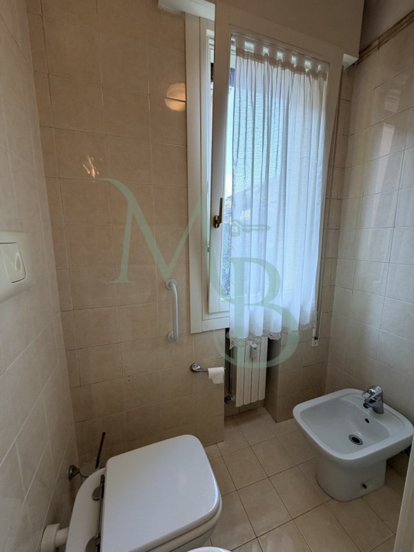 PADOVA - ARCELLA: Immobiliare MB propone in esclusiva luminoso appartamento quadrilocale situato ...