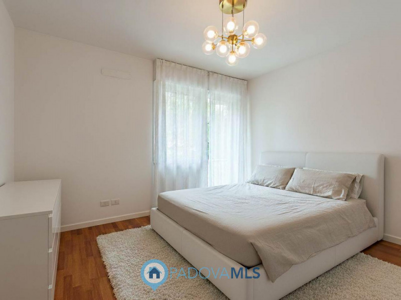 Immobile in esclusiva al Gruppo Padova MLS
Scopri il rifugio perfetto in una delle zone più centr...