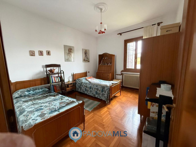 Immobile in esclusiva al Gruppo Padova MLS
Albignasego, in località Carpanedo, proponiamo una cas...