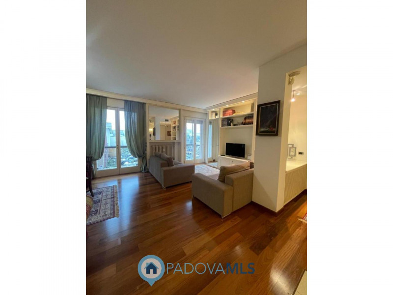 Immobile in esclusiva al Gruppo Padova MLS
Nella zona più esclusiva di Abano, su elegante palazzi...