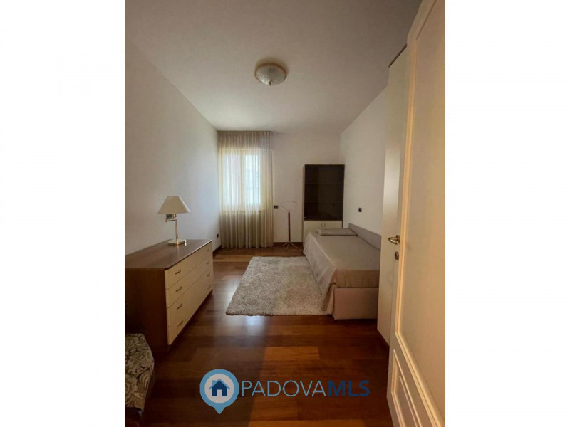 Immobile in esclusiva al Gruppo Padova MLS
Nella zona più esclusiva di Abano, su elegante palazzi...