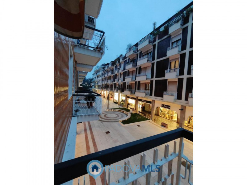 Immobile in esclusiva al Gruppo Padova MLS
Nella zona più esclusiva di Abano, su elegante palazzi...