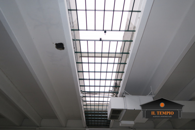 Torri di Quartesolo affittasi laboratorio siatuato al piano primo di circa 260 mq . Siamo nella z...