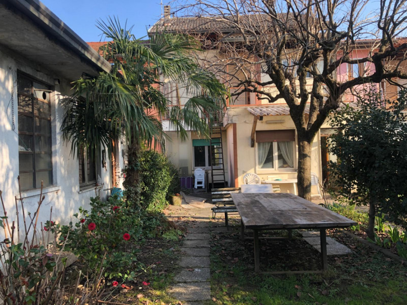 SCHIO:CASA CENTRALE CON TERRENO E GARAGE €210.000 info 0445 527455

Buoni motivi per acquistare;
...