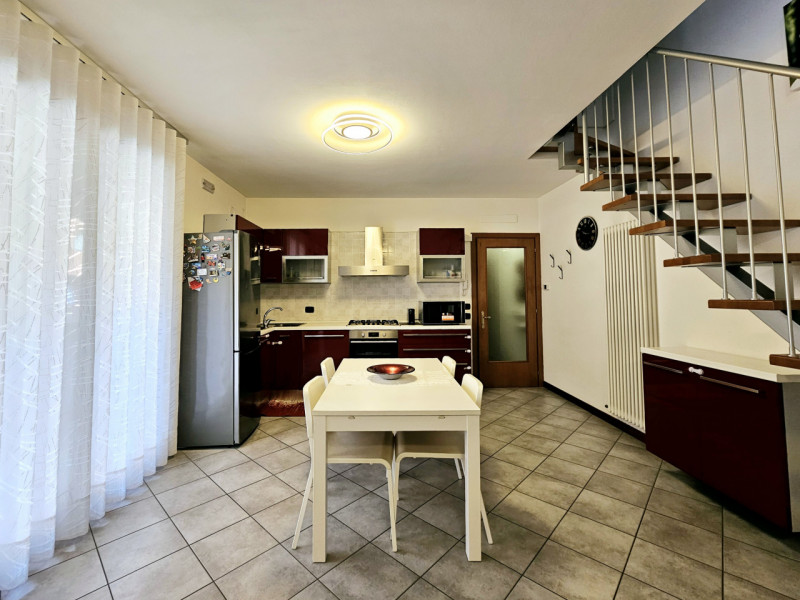 Proponiamo in vendita a Pozzonovo, all'interno di un piacevole quartiere residenziale, un apparta...