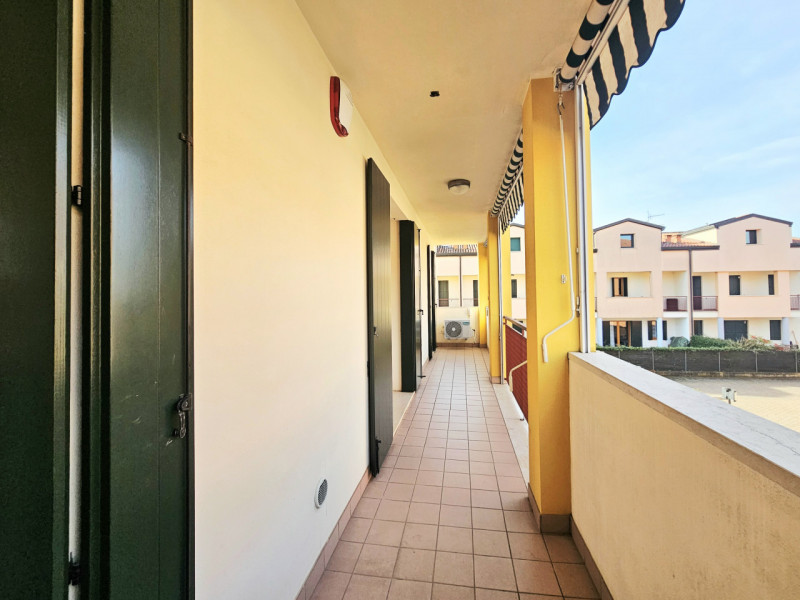 Proponiamo in vendita a Pozzonovo, all'interno di un piacevole quartiere residenziale, un apparta...