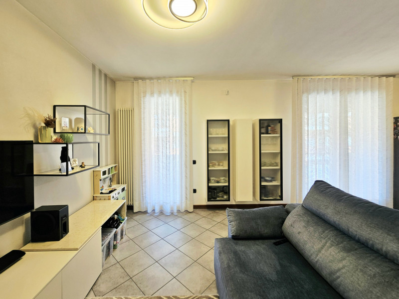 Proponiamo in vendita a Pozzonovo, all'interno di un piacevole quartiere residenziale, un apparta...