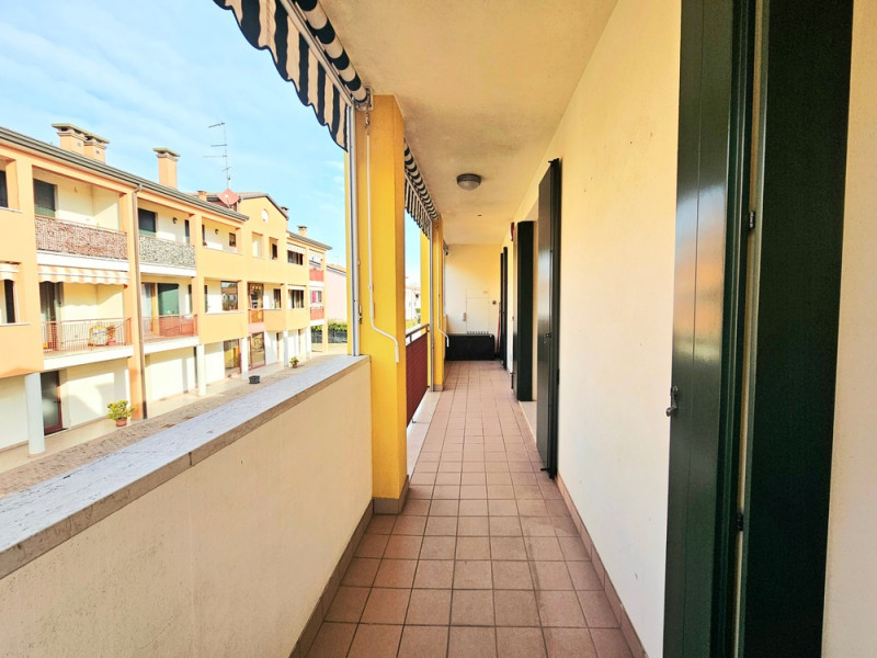 Proponiamo in vendita a Pozzonovo, all'interno di un piacevole quartiere residenziale, un apparta...