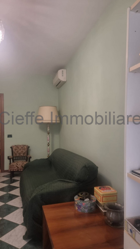 Splendido appartamento situato al 2° piano, arredato con gusto e pronto per essere abitato. All'i...