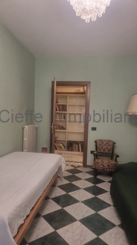 Splendido appartamento situato al 2° piano, arredato con gusto e pronto per essere abitato. All'i...