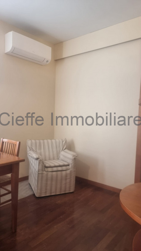 Splendido appartamento situato al 2° piano, arredato con gusto e pronto per essere abitato. All'i...