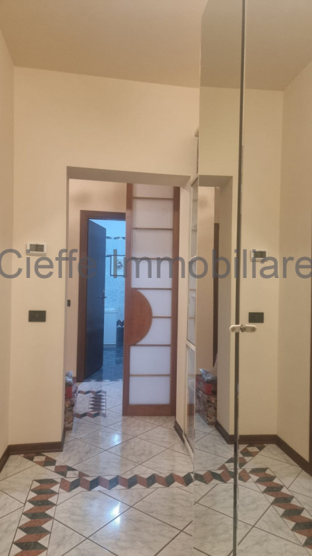 Splendido appartamento situato al 2° piano, arredato con gusto e pronto per essere abitato. All'i...