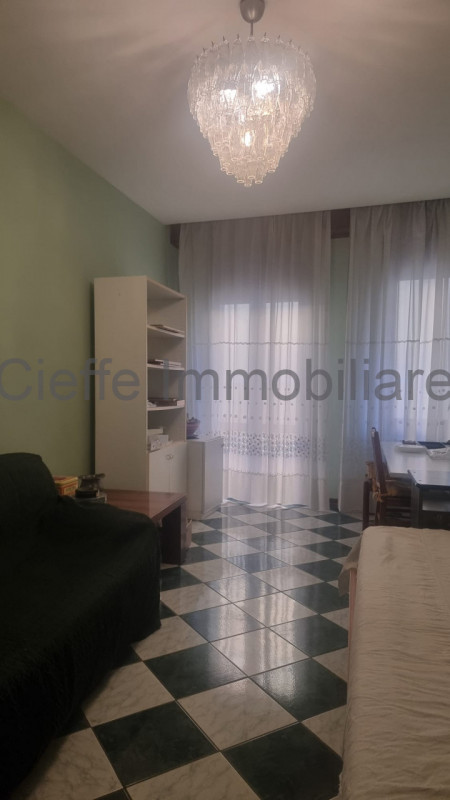 Splendido appartamento situato al 2° piano, arredato con gusto e pronto per essere abitato. All'i...