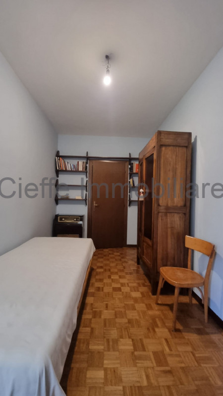 Splendido appartamento situato al 2° piano, arredato con gusto e pronto per essere abitato. All'i...