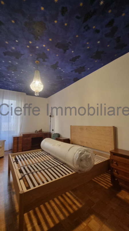 Splendido appartamento situato al 2° piano, arredato con gusto e pronto per essere abitato. All'i...