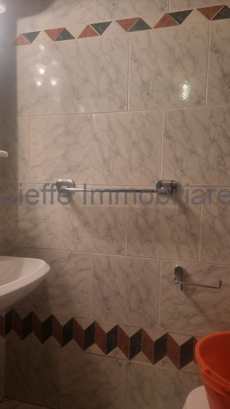 Splendido appartamento situato al 2° piano, arredato con gusto e pronto per essere abitato. All'i...