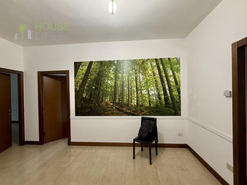 VICENZA OVEST: UFFICIO di circa 180 mq, situato al secondo piano servito da ascensore, all’intern...