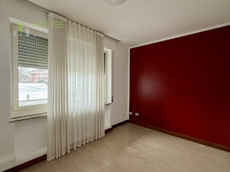 VICENZA OVEST: UFFICIO di circa 180 mq, situato al secondo piano servito da ascensore, all’intern...