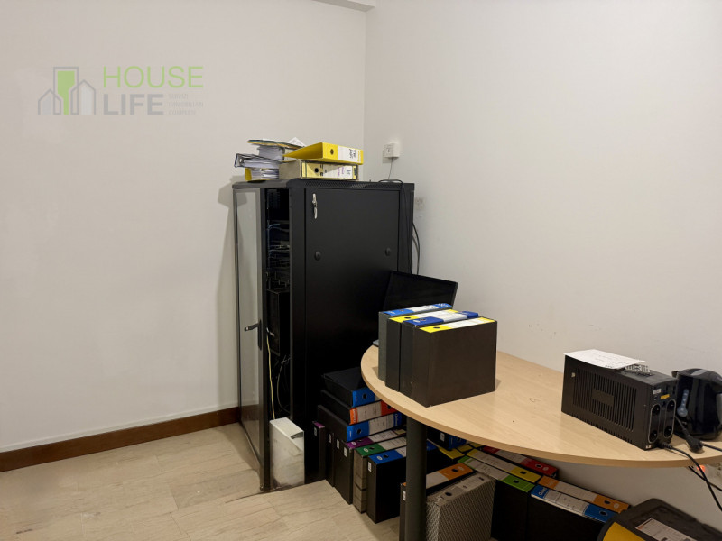 VICENZA OVEST: UFFICIO di circa 180 mq, situato al secondo piano servito da ascensore, all’intern...