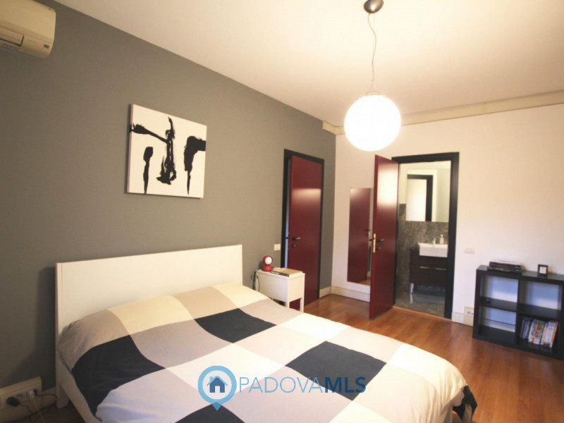 Immobile in esclusiva al Gruppo Padova MLS
DescrizioneStampe e Operazioni
Nel cuore della rinomat...