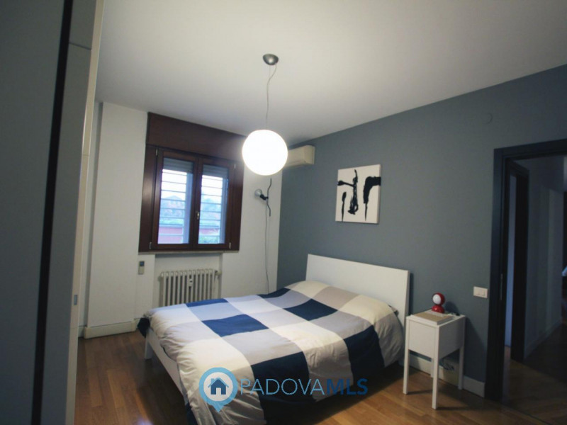 Immobile in esclusiva al Gruppo Padova MLS
DescrizioneStampe e Operazioni
Nel cuore della rinomat...