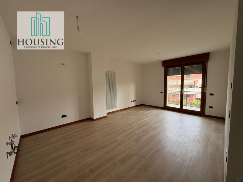 Nel cuore del Comune di Abano Terme, in prossimità della zona pedonale e del Parco Urbano, propon...