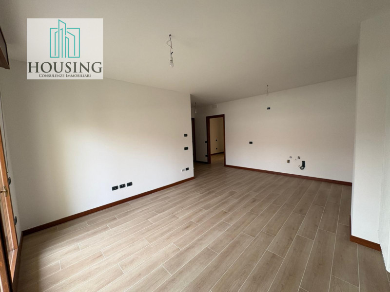 Nel cuore del Comune di Abano Terme, in prossimità della zona pedonale e del Parco Urbano, propon...