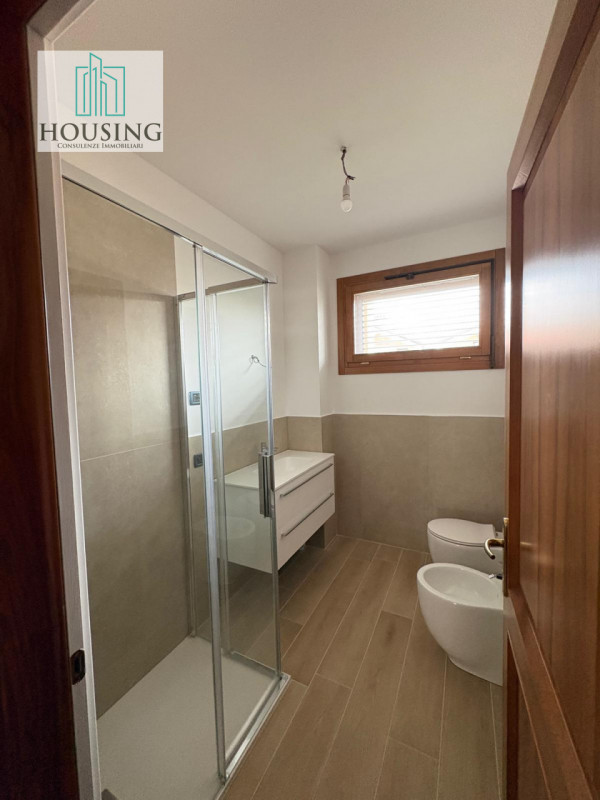 Nel cuore del Comune di Abano Terme, in prossimità della zona pedonale e del Parco Urbano, propon...