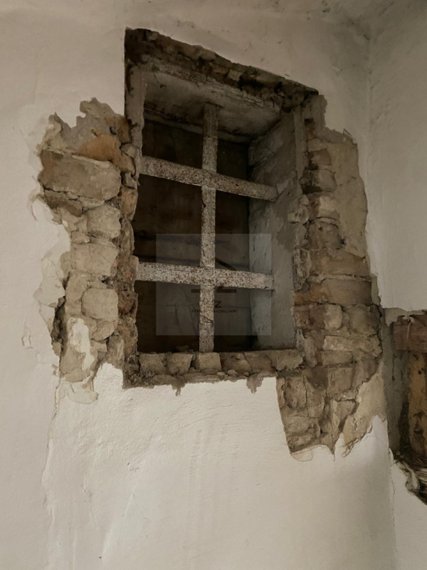 GALTA DI VIGONOVO - VE

PORZIONE DI BIFAMILIARE COMPLETAMENTE DA RISTRUTTURARE 

Immersa nel verd...