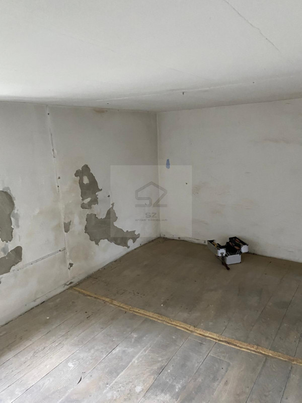 GALTA DI VIGONOVO - VE

PORZIONE DI BIFAMILIARE COMPLETAMENTE DA RISTRUTTURARE 

Immersa nel verd...