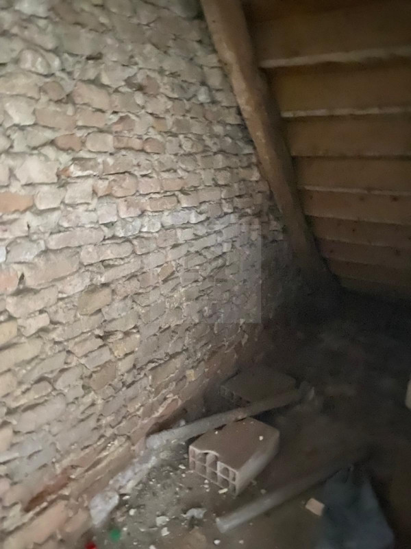 GALTA DI VIGONOVO - VE

PORZIONE DI BIFAMILIARE COMPLETAMENTE DA RISTRUTTURARE 

Immersa nel verd...