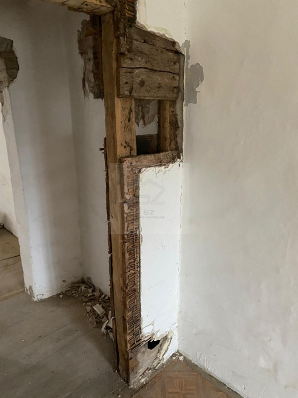 GALTA DI VIGONOVO - VE

PORZIONE DI BIFAMILIARE COMPLETAMENTE DA RISTRUTTURARE 

Immersa nel verd...